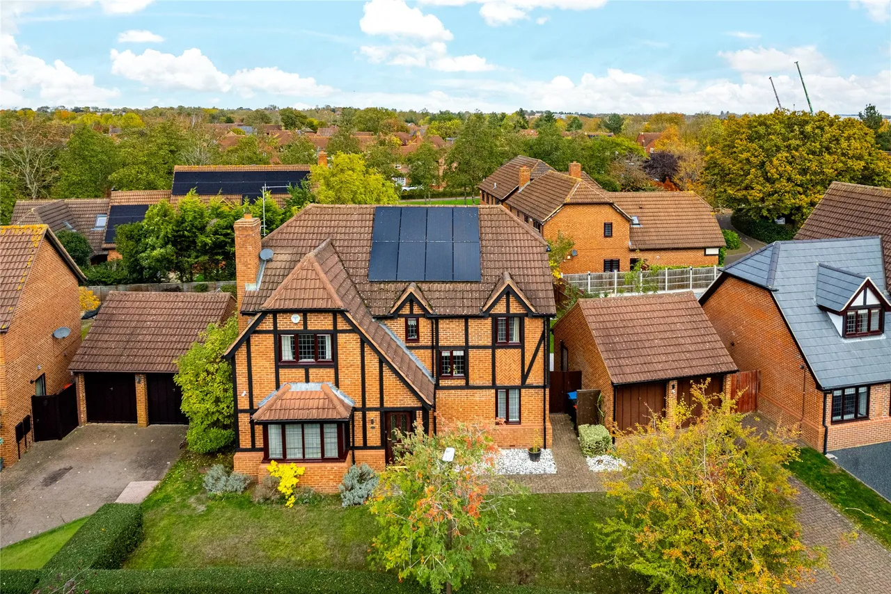 4 bed property for sale, Berrystead, Caldecotte, MK7