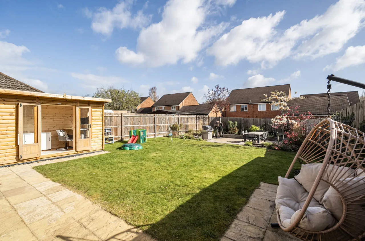 Lucas Drive, West End, Woking, Surrey, GU24 9GG, photo 20