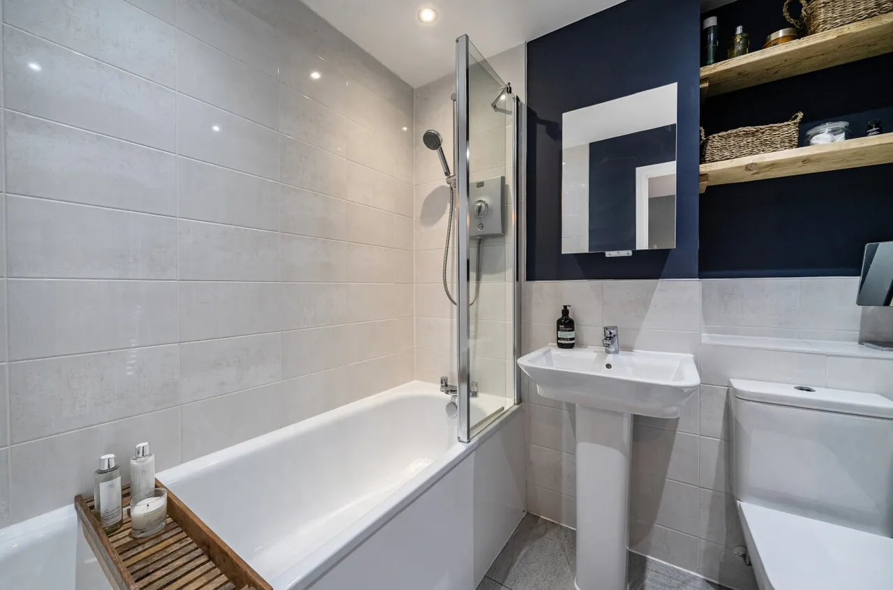 Lucas Drive, West End, Woking, Surrey, GU24 9GG, photo 17