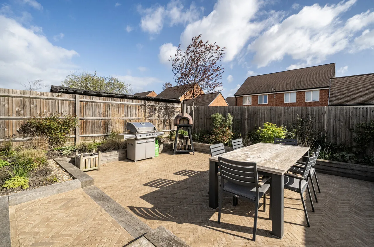 Lucas Drive, West End, Woking, Surrey, GU24 9GG, photo 22