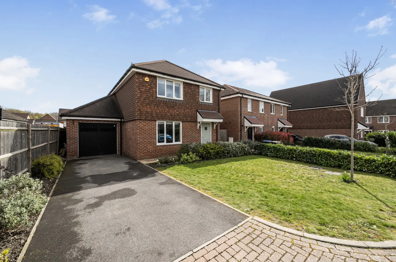 Lucas Drive, West End, Woking, Surrey, GU24 9GG, photo 24