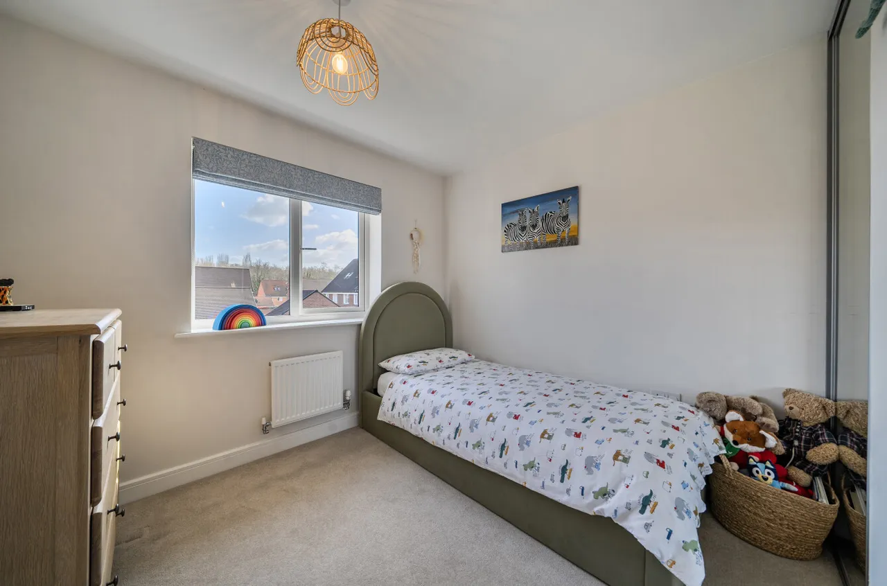Lucas Drive, West End, Woking, Surrey, GU24 9GG, photo 18