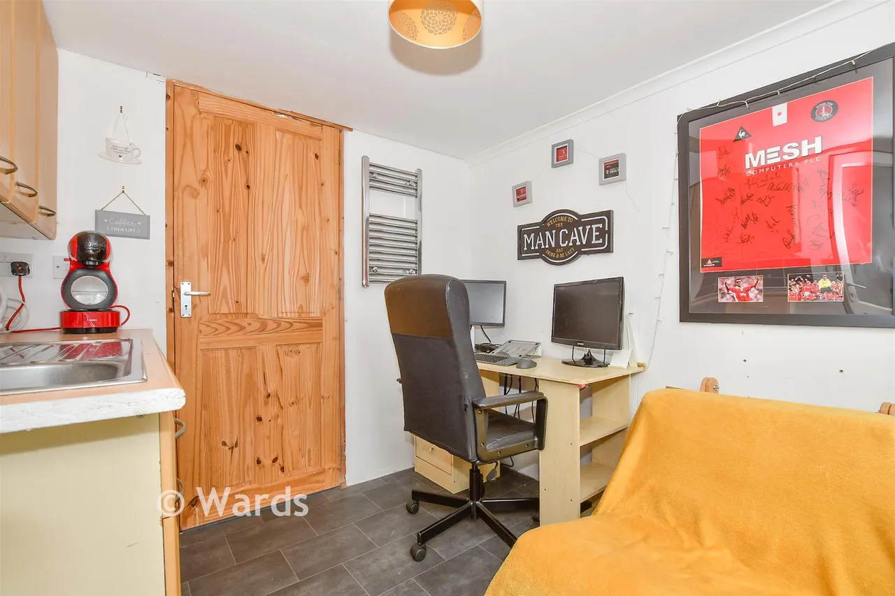 Cobbs Close, Paddock Wood, TN12, photo 4