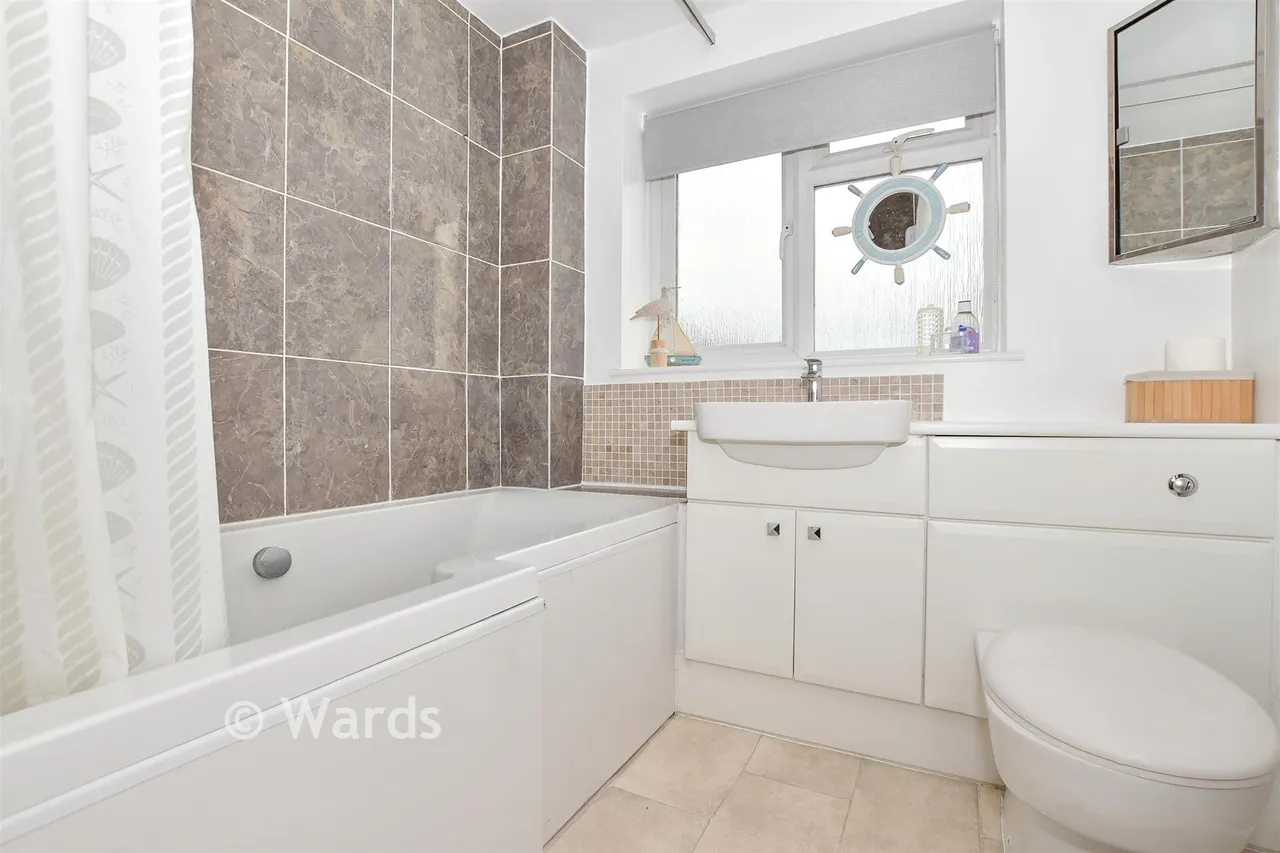 Cobbs Close, Paddock Wood, TN12, photo 7