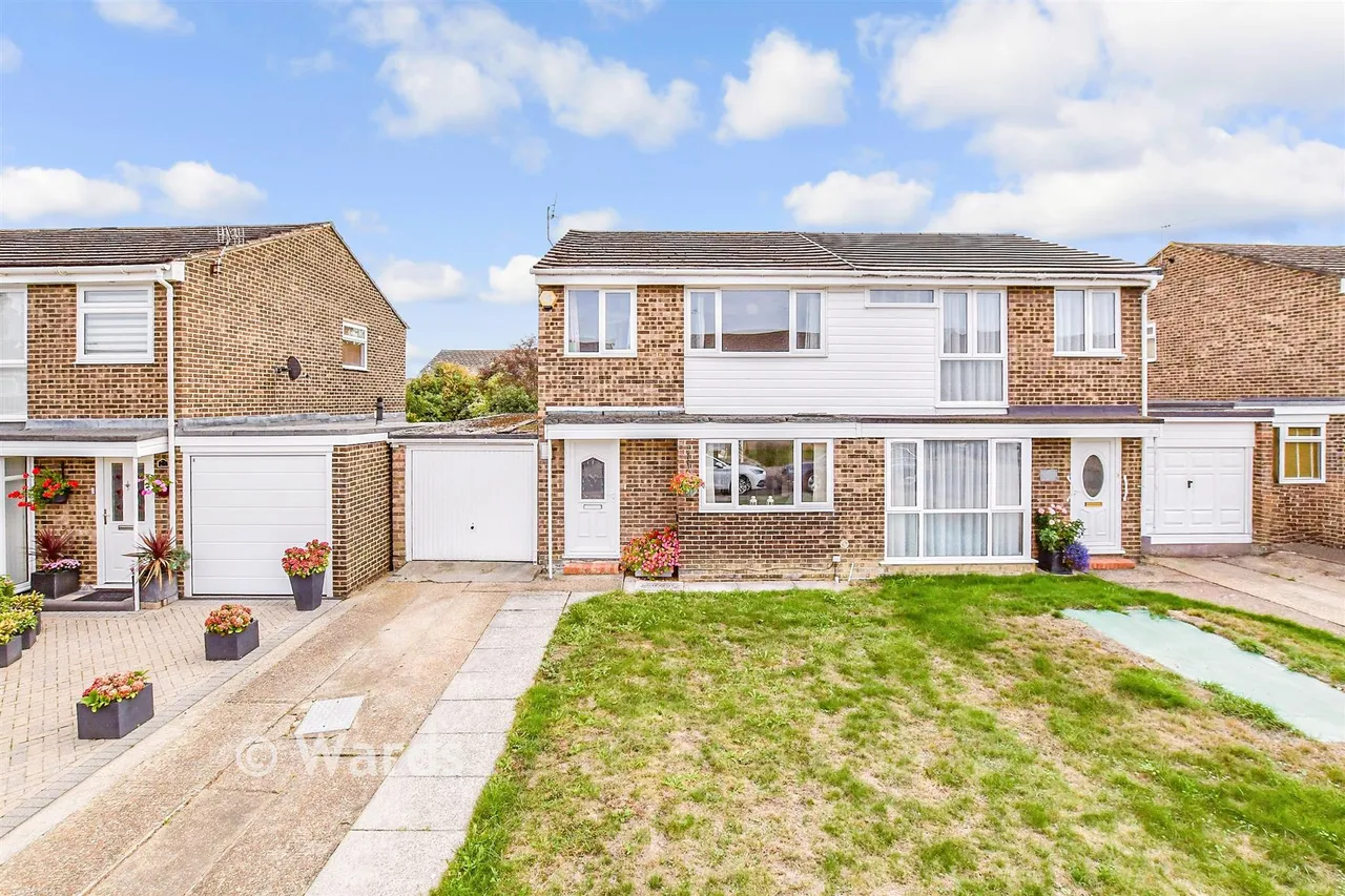 3 bed house for sale, Cobbs Close, Paddock Wood, TN12
