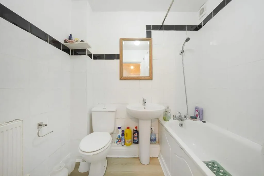 Wellington Road, London, E7, photo 11