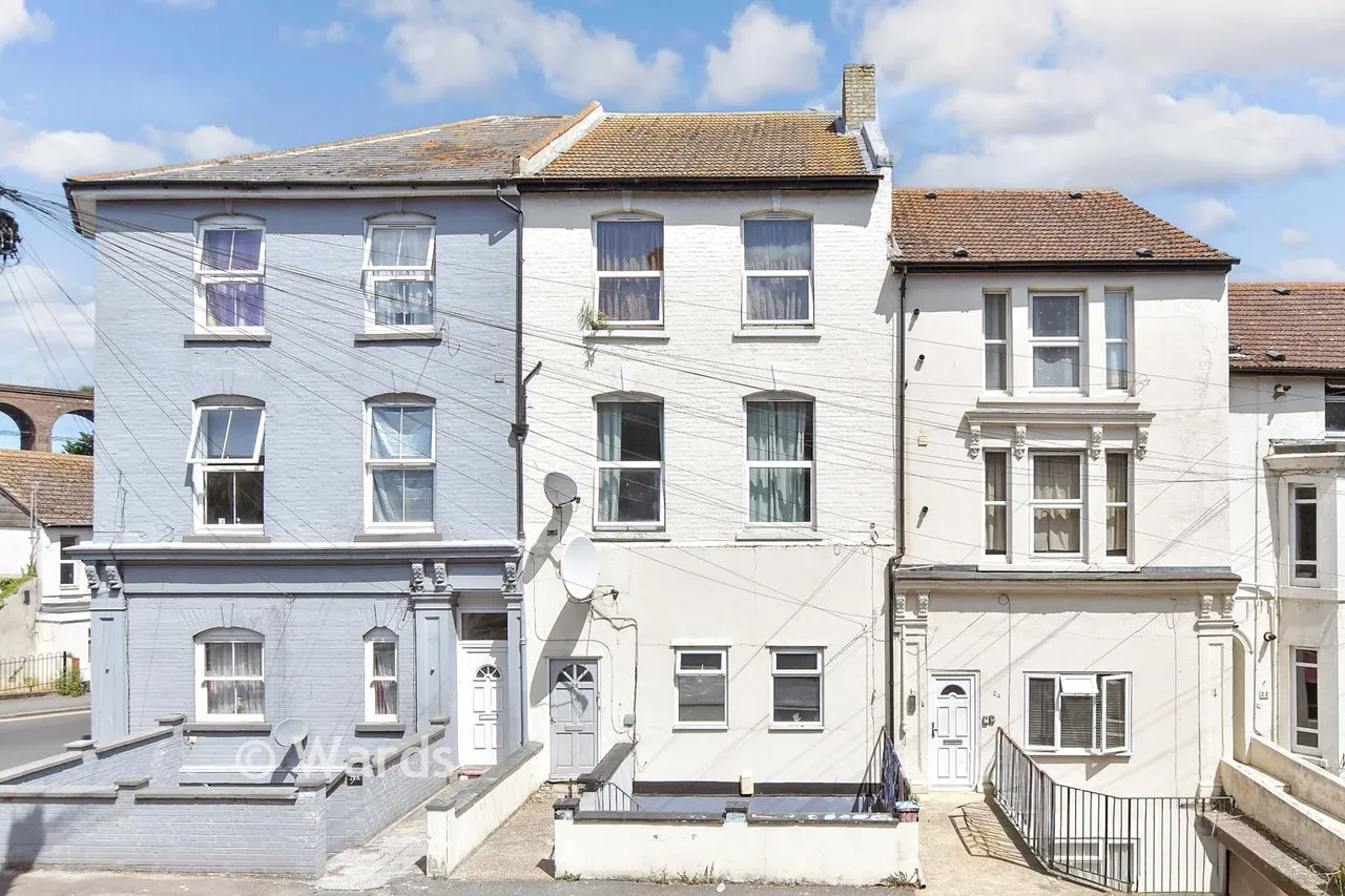 3 bed flat for sale, Foord Road South, Folkestone, CT20