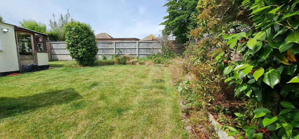 Thorndon Park Drive, Leigh-On-Sea, Essex, SS9 4RF, photo 16