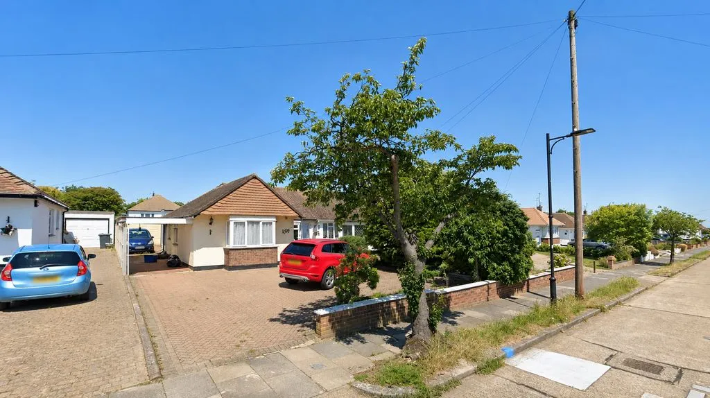 2 bed house for sale — Thorndon Park Drive, Leigh-On-Sea, Essex, SS9 4RF