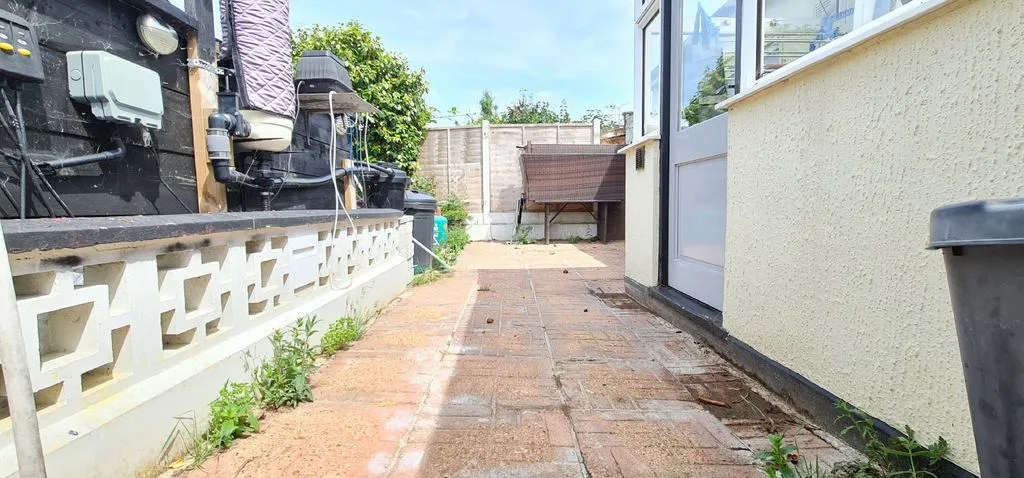 Thorndon Park Drive, Leigh-On-Sea, Essex, SS9 4RF, photo 15