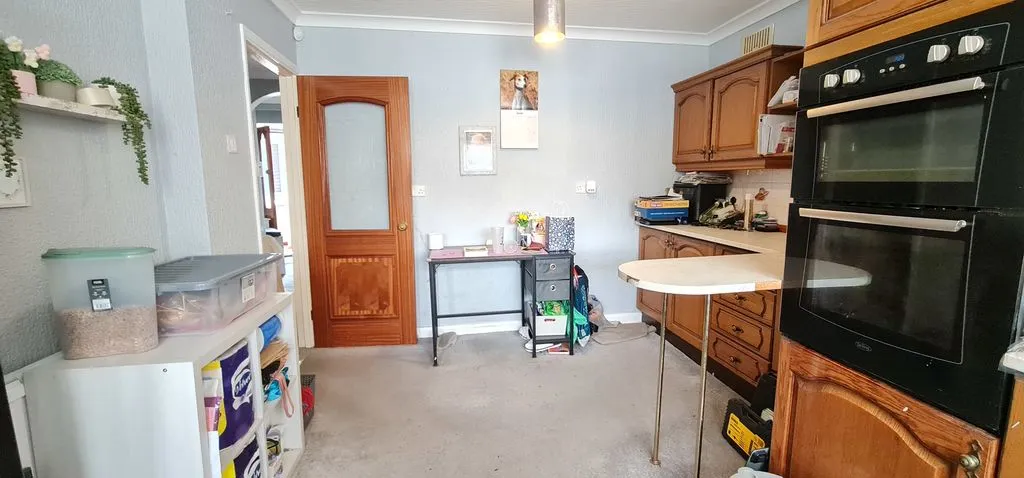 Thorndon Park Drive, Leigh-On-Sea, Essex, SS9 4RF, photo 9