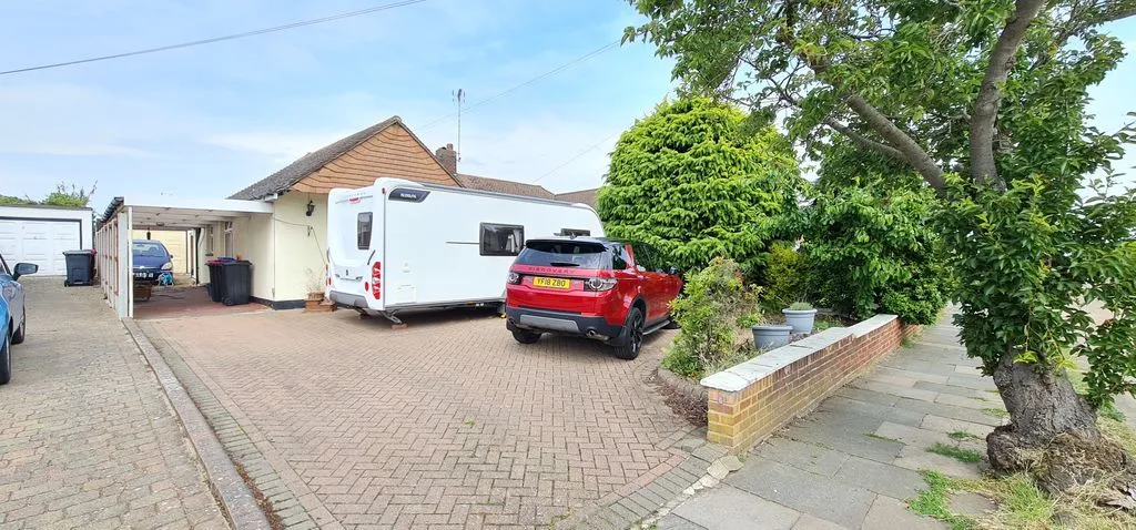 Thorndon Park Drive, Leigh-On-Sea, Essex, SS9 4RF, photo 6
