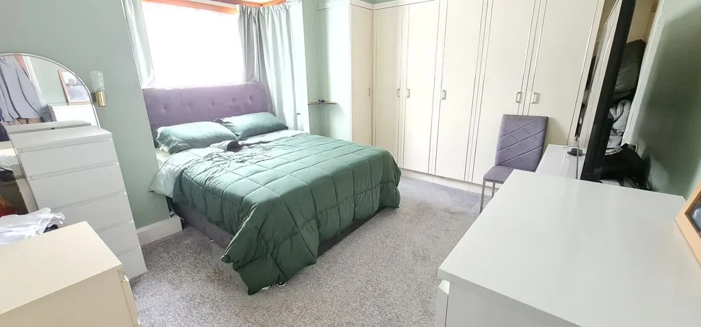 Thorndon Park Drive, Leigh-On-Sea, Essex, SS9 4RF, photo 10