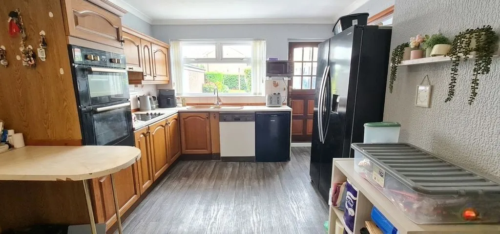 Thorndon Park Drive, Leigh-On-Sea, Essex, SS9 4RF, photo 4