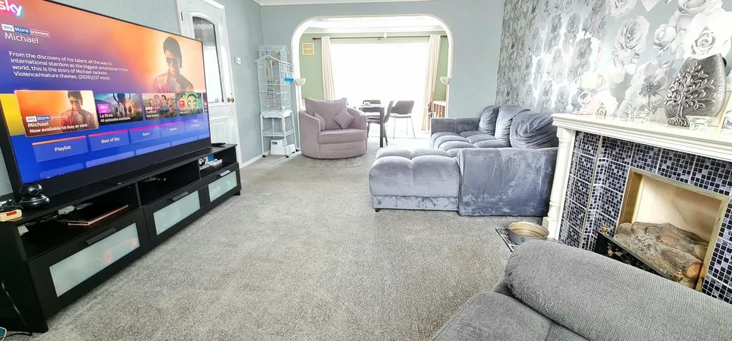 Thorndon Park Drive, Leigh-On-Sea, Essex, SS9 4RF, photo 2