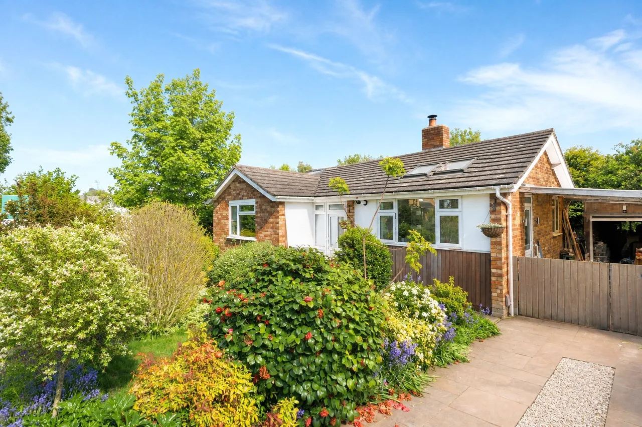 2 bed house for sale — Madeley Road, Church Crookham, Fleet, Hampshire, GU52 6AR