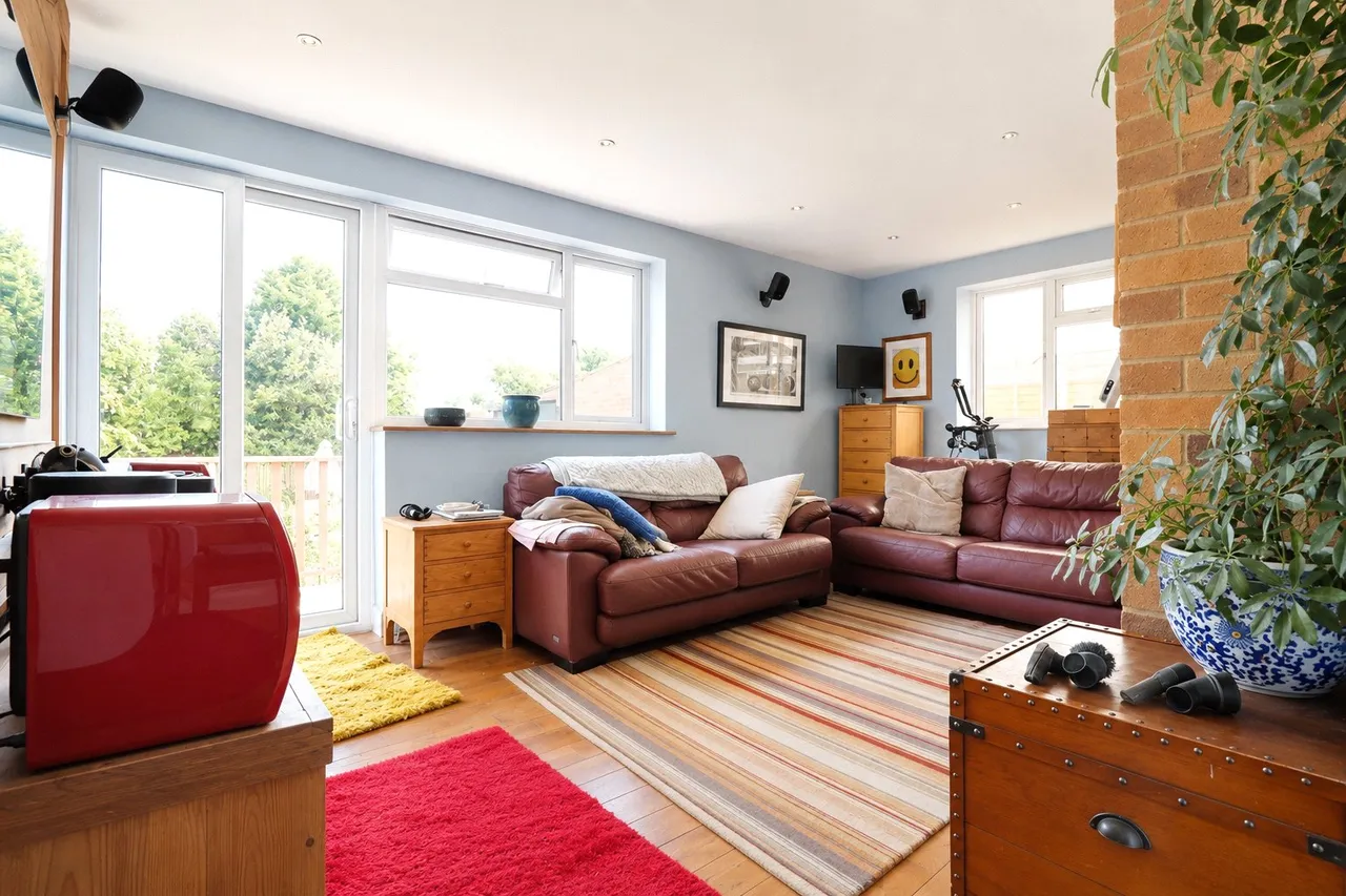 Madeley Road, Church Crookham, Fleet, Hampshire, GU52 6AR, photo 3