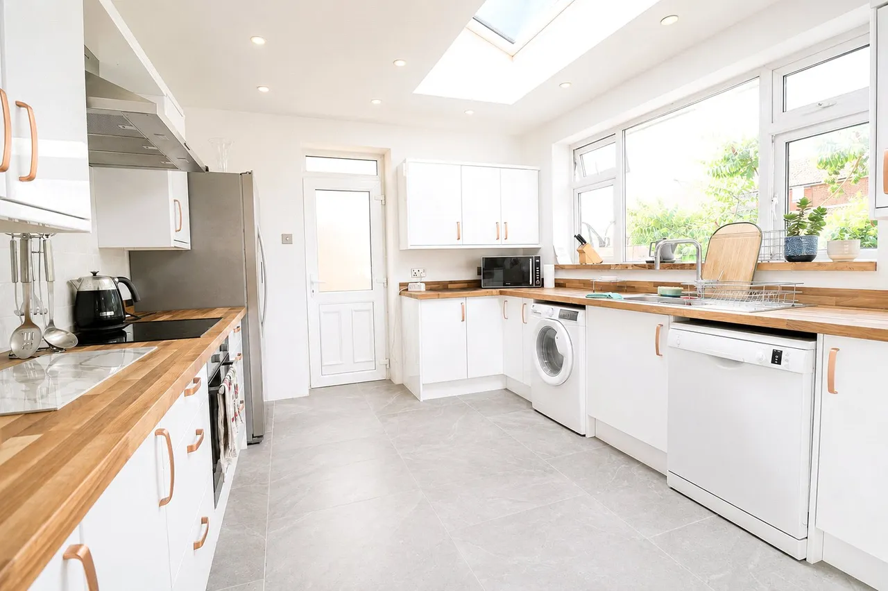 Madeley Road, Church Crookham, Fleet, Hampshire, GU52 6AR, photo 8
