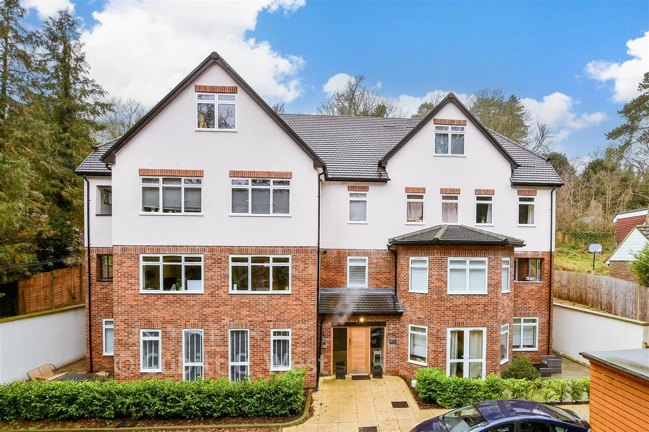2 bed flat for sale, Welcomes Road, Kenley, CR8