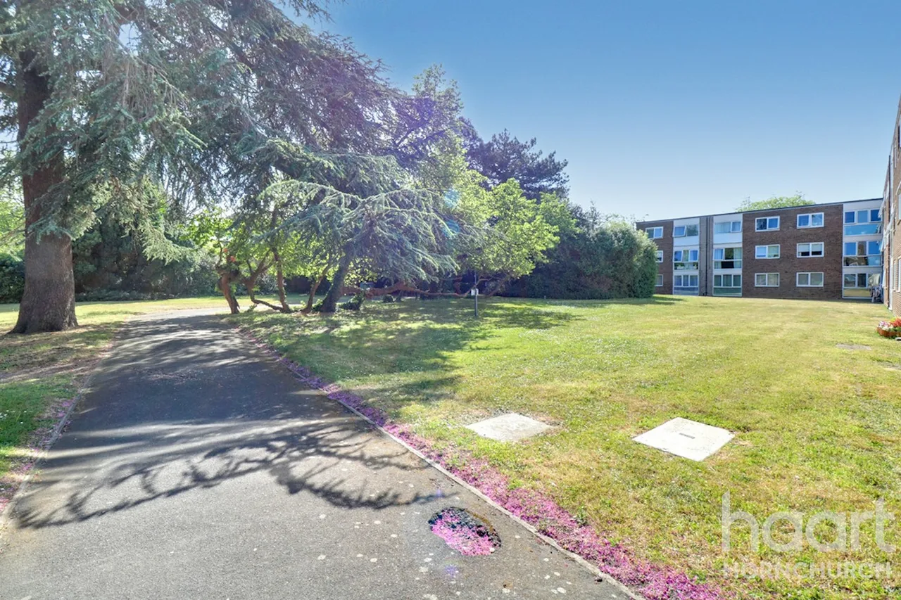 Chaplaincy Gardens, Hornchurch, RM11, photo 2