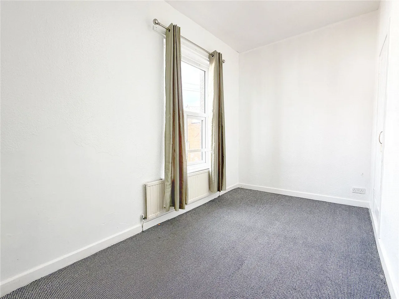 Grosvenor Street, Heywood, OL10, photo 7