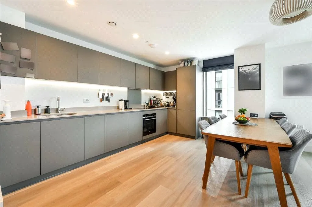 Barley Lane, London, E15, photo 11