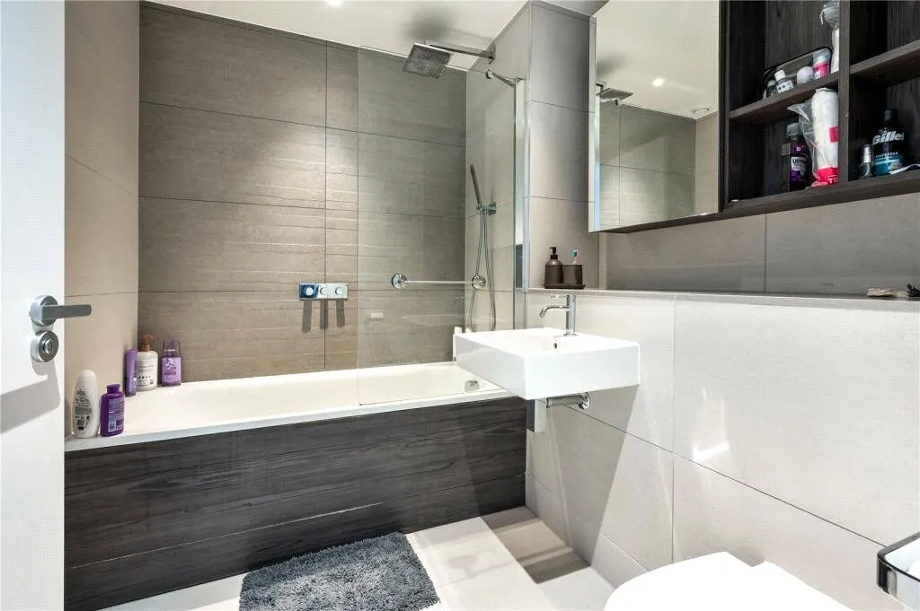 Barley Lane, London, E15, photo 9