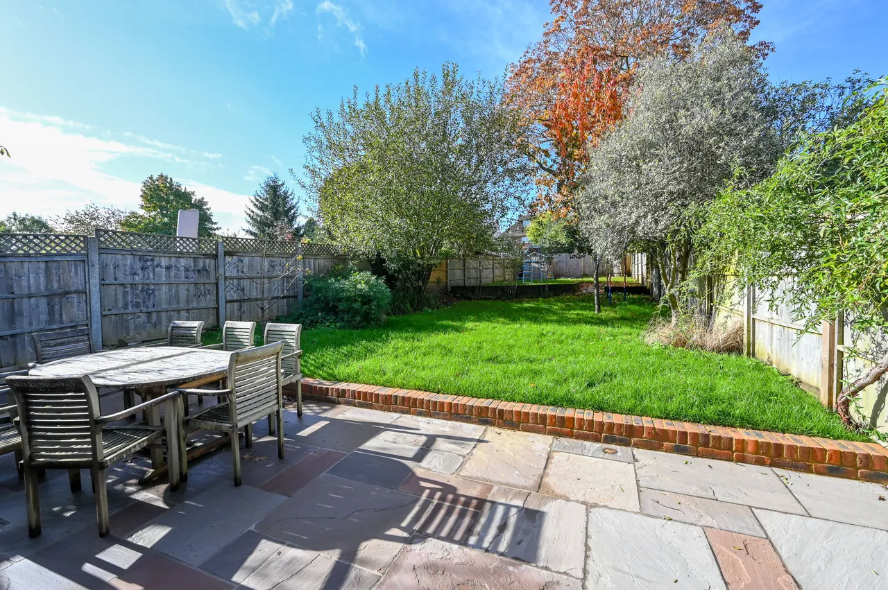 Shalford, GU4, photo 6