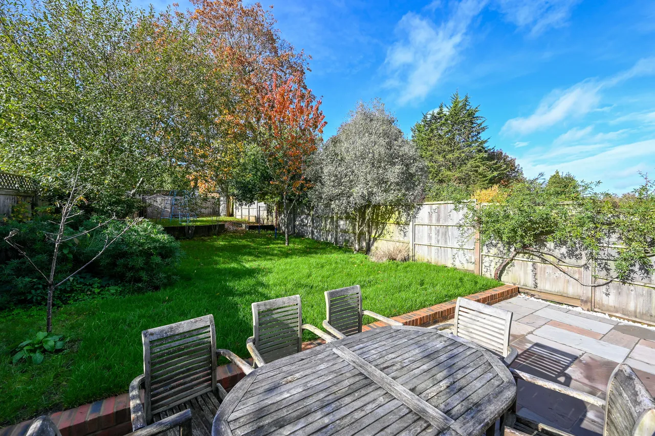 Shalford, GU4, photo 12