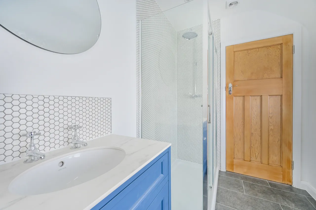 Shalford, GU4, photo 21