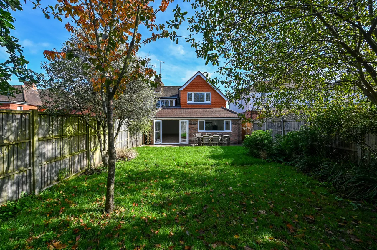 Shalford, GU4, photo 13
