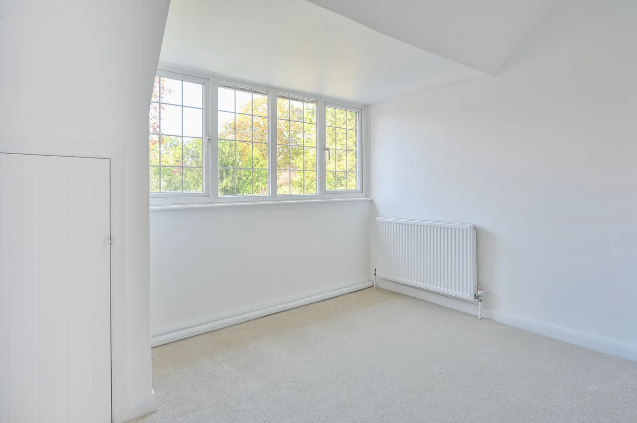 Shalford, GU4, photo 23