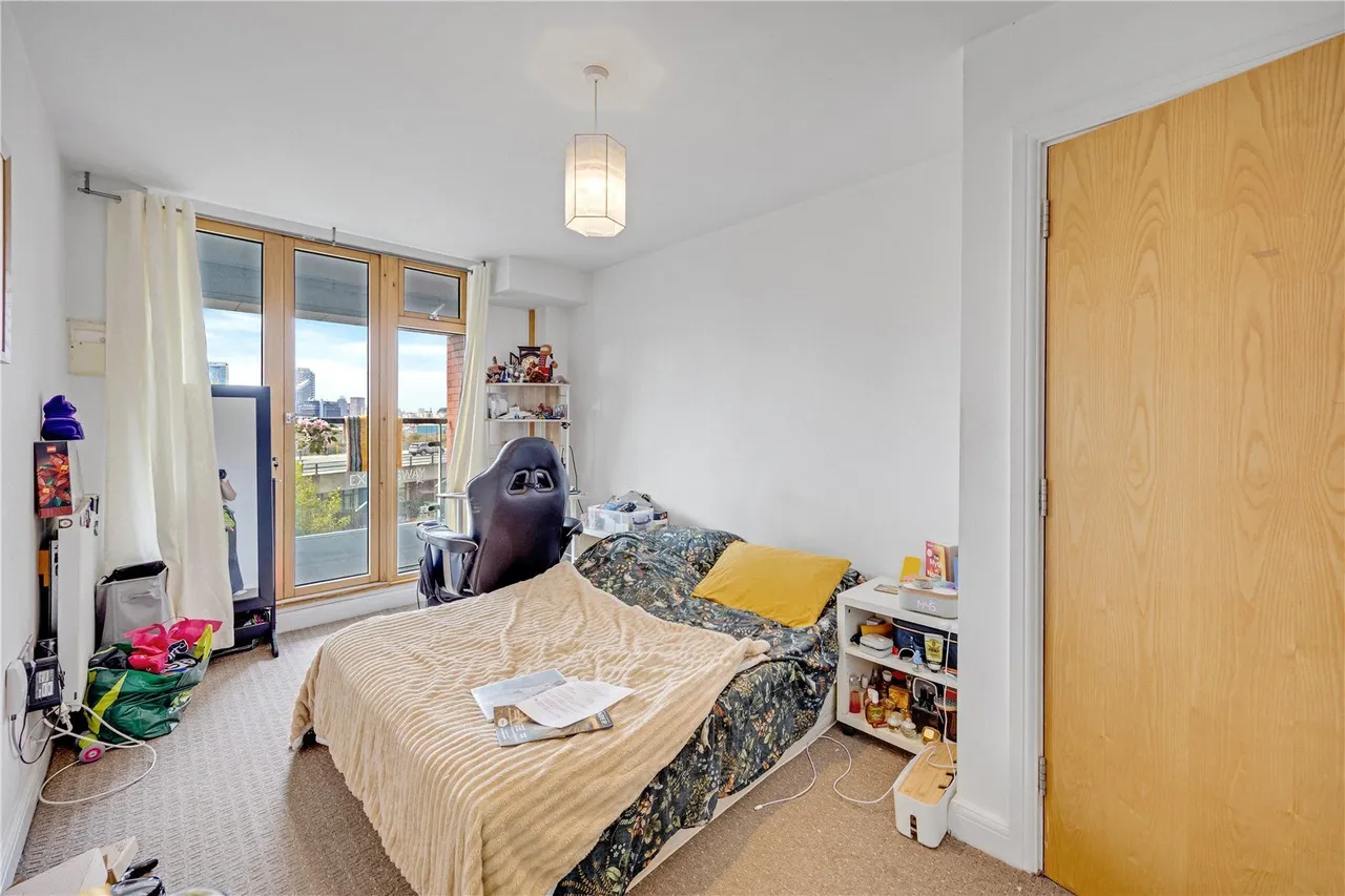 Hanover Avenue, London, E16, photo 6