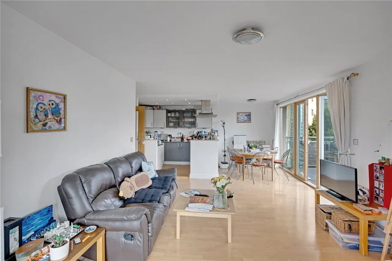 Hanover Avenue, London, E16, photo 4