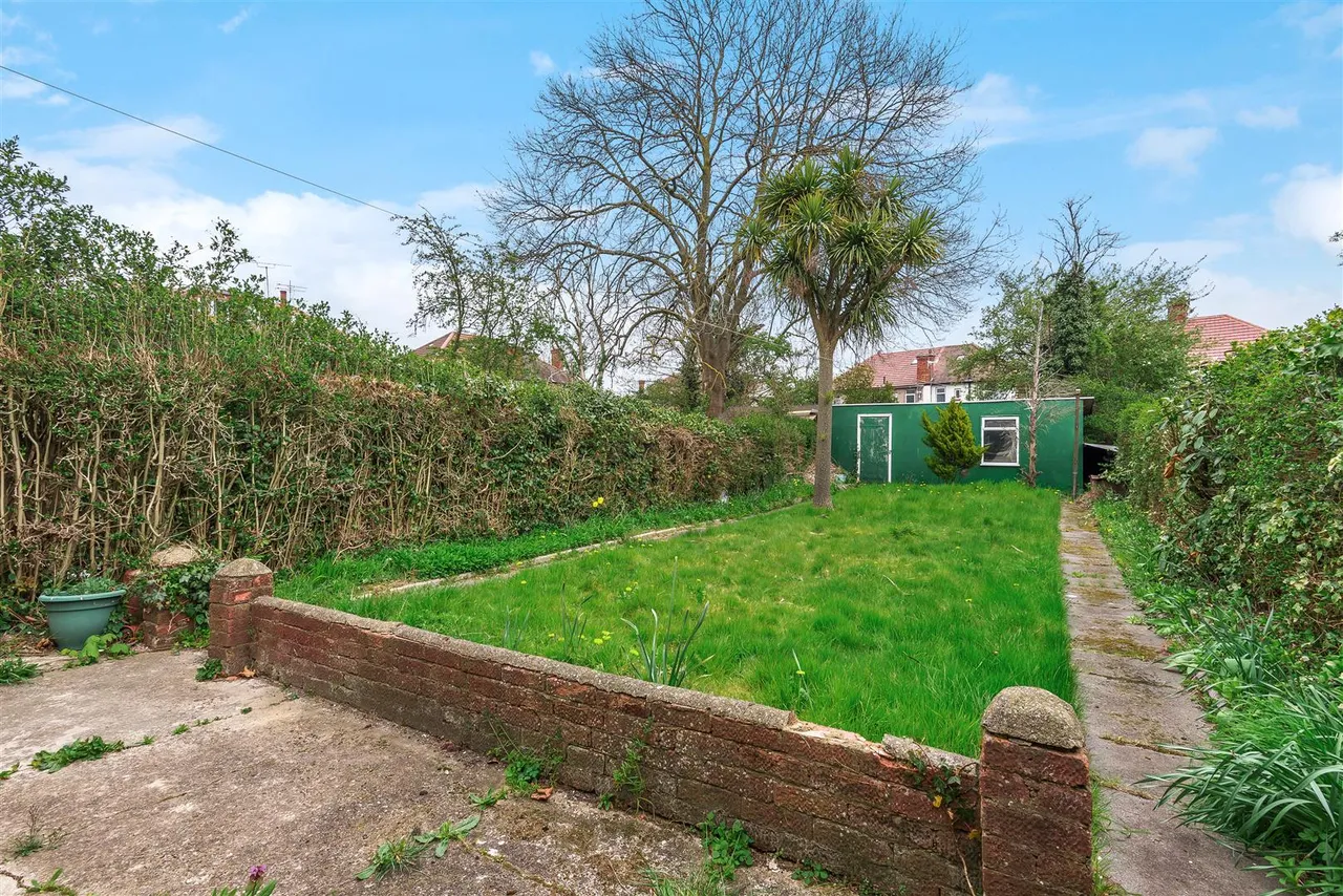 Rosslyn Crescent, Wembley, photo 11
