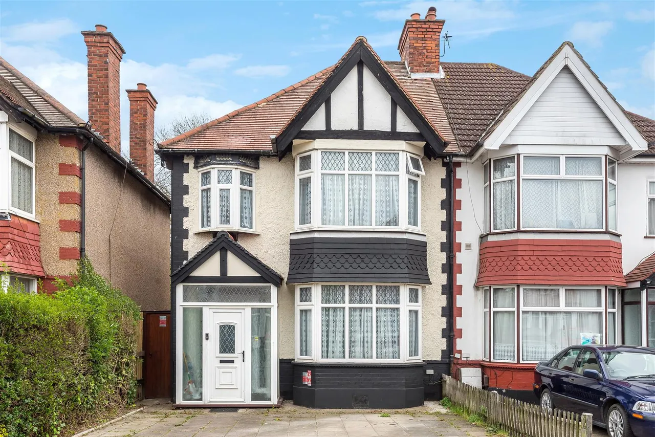Rosslyn Crescent, Wembley, photo 12