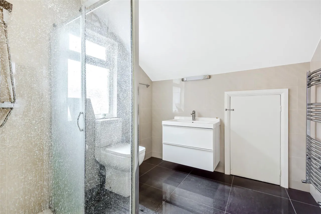 Rosslyn Crescent, Wembley, photo 10