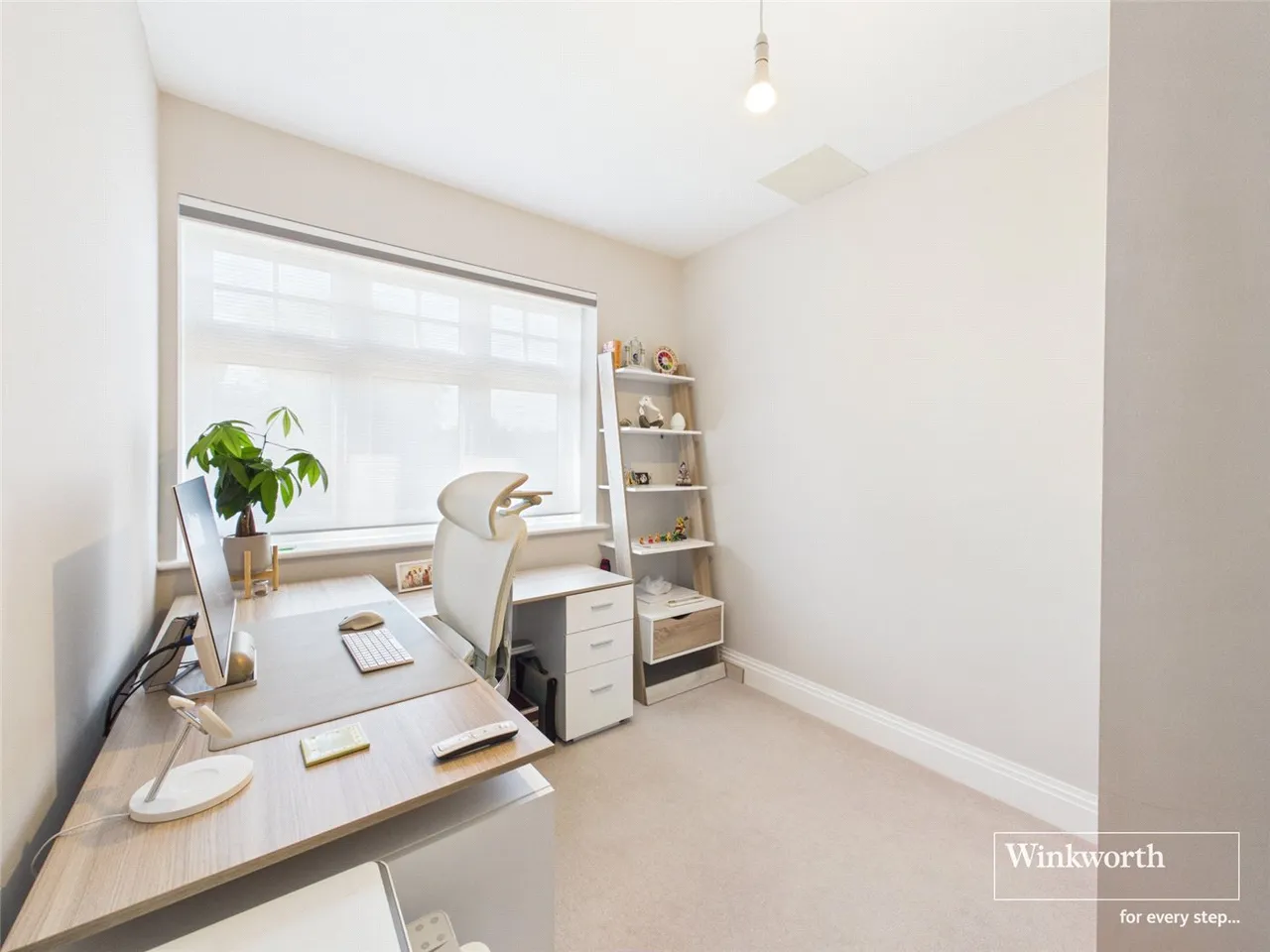 High Street, Edgware, HA8, photo 4