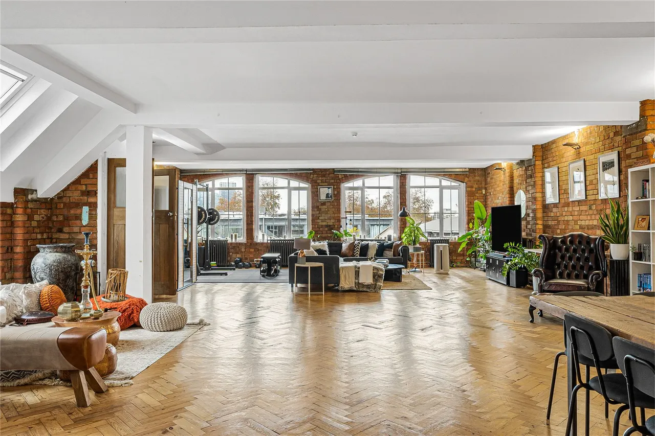 2 bed flat for sale, Kingsland Road, London, E2