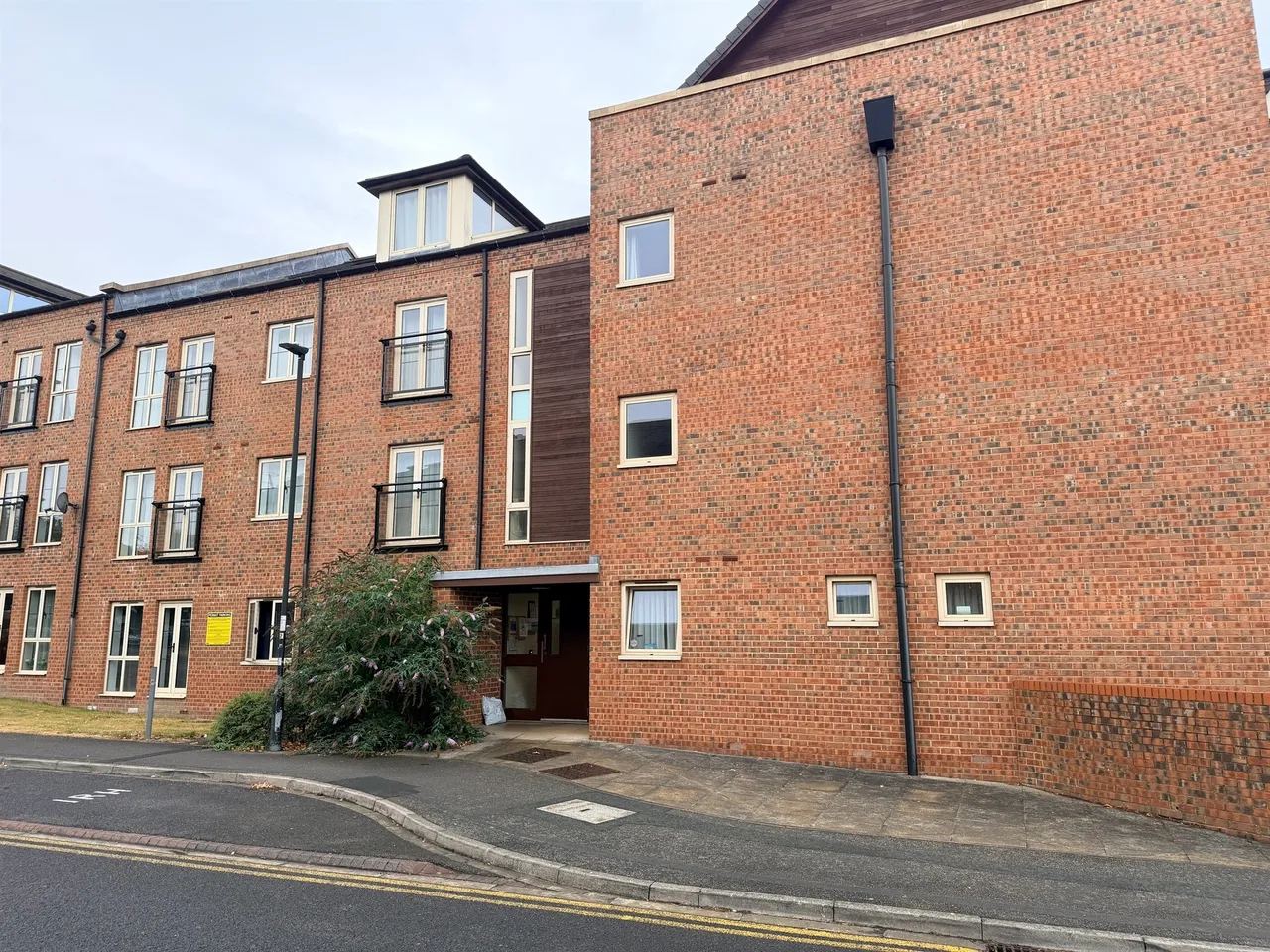 2 bed flat for sale — Lawrence Square, York