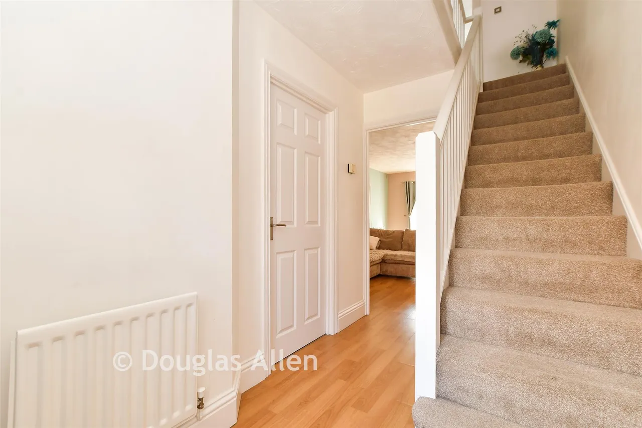 Headingley Close, Basildon, SS13, photo 5