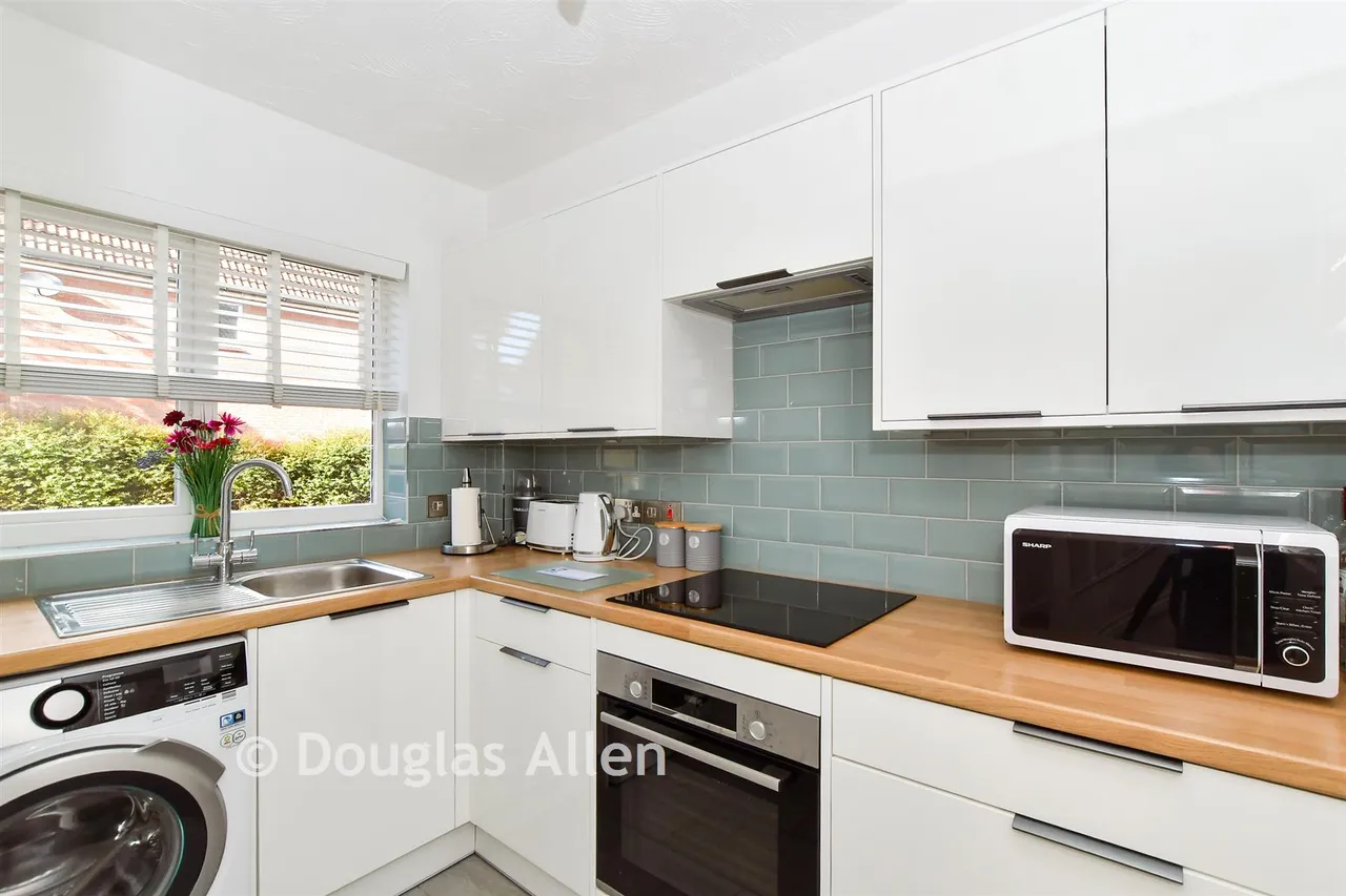 Headingley Close, Basildon, SS13, photo 4