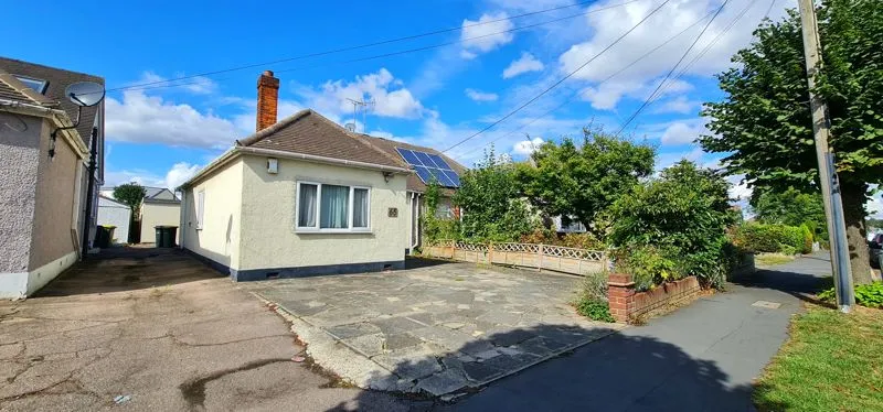 3 bed house for sale — The Chase, Rayleigh, Essex, SS6 8QW