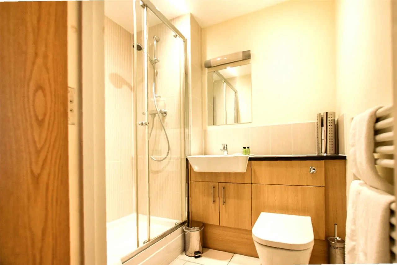 Farnborough Road, Farnborough, Hampshire, GU14 7LY, photo 8