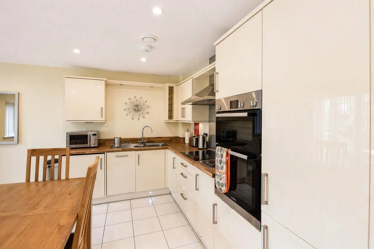 Farnborough Road, Farnborough, Hampshire, GU14 7LY, photo 2
