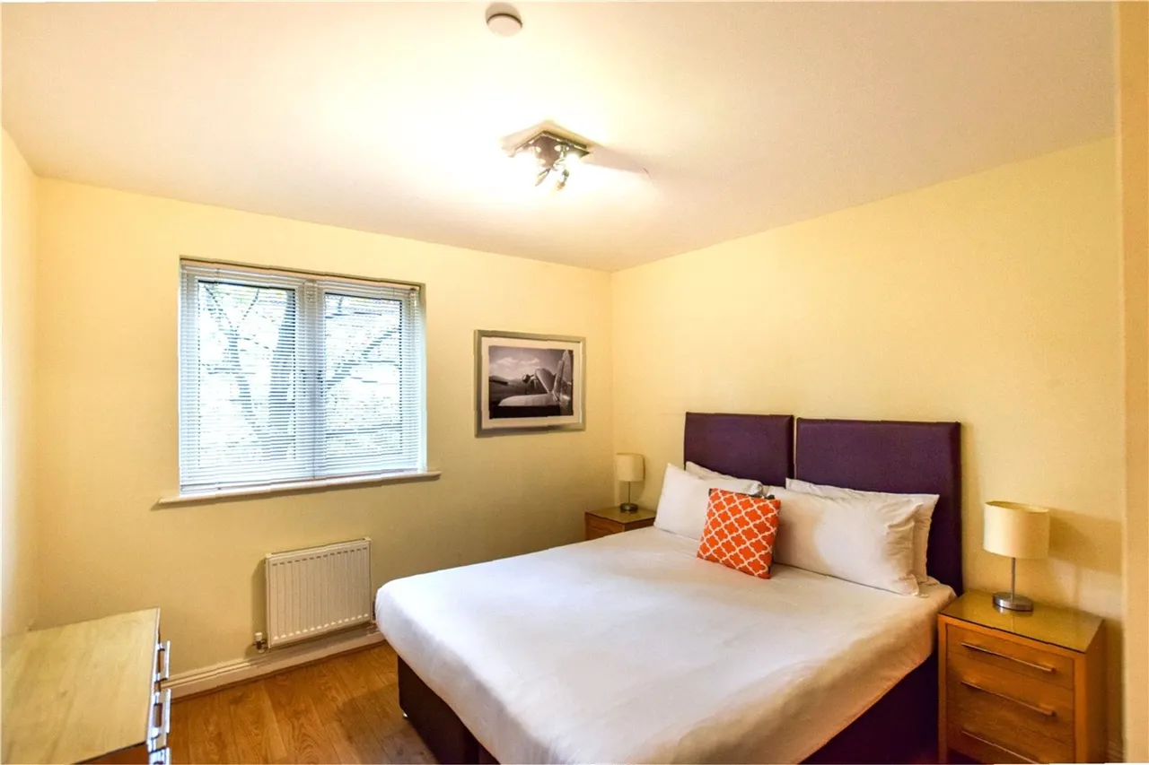 Farnborough Road, Farnborough, Hampshire, GU14 7LY, photo 5