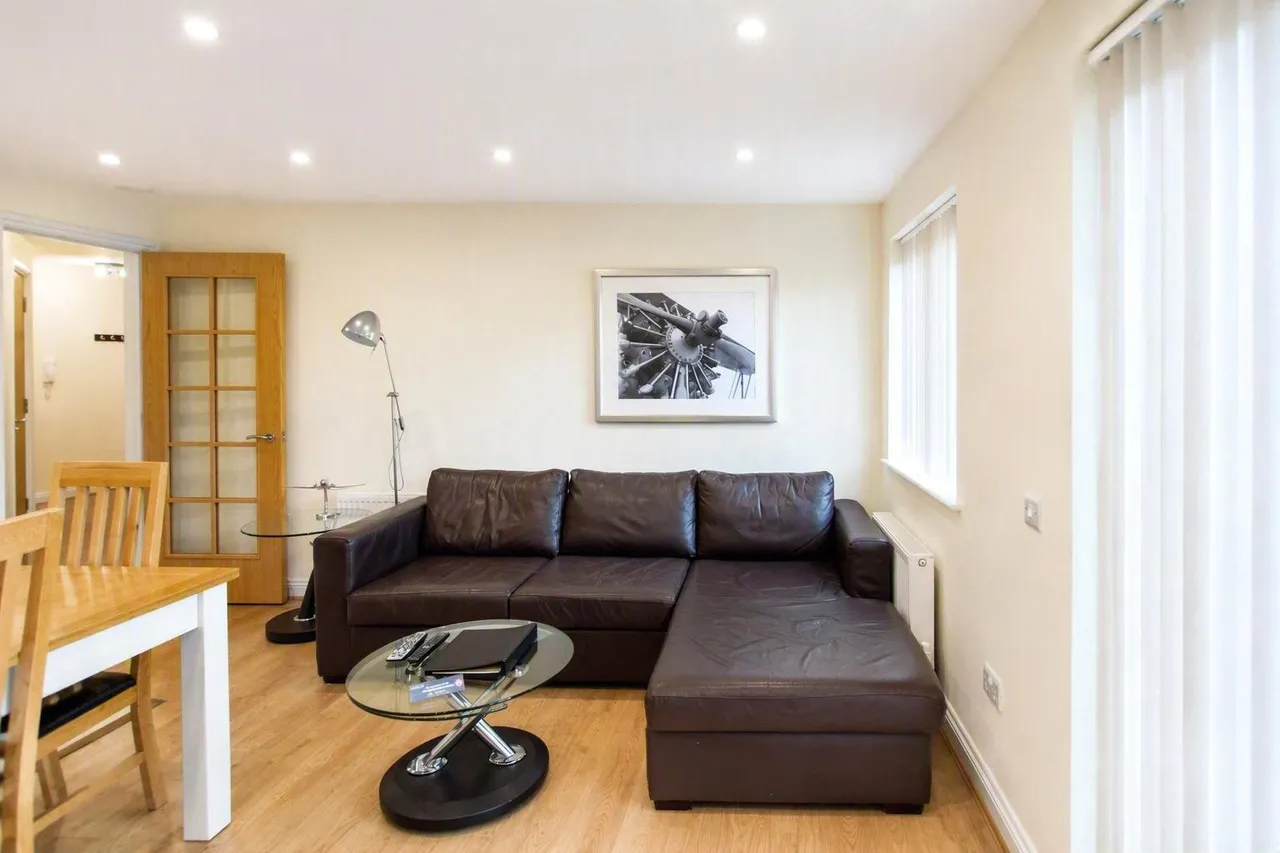Farnborough Road, Farnborough, Hampshire, GU14 7LY, photo 6