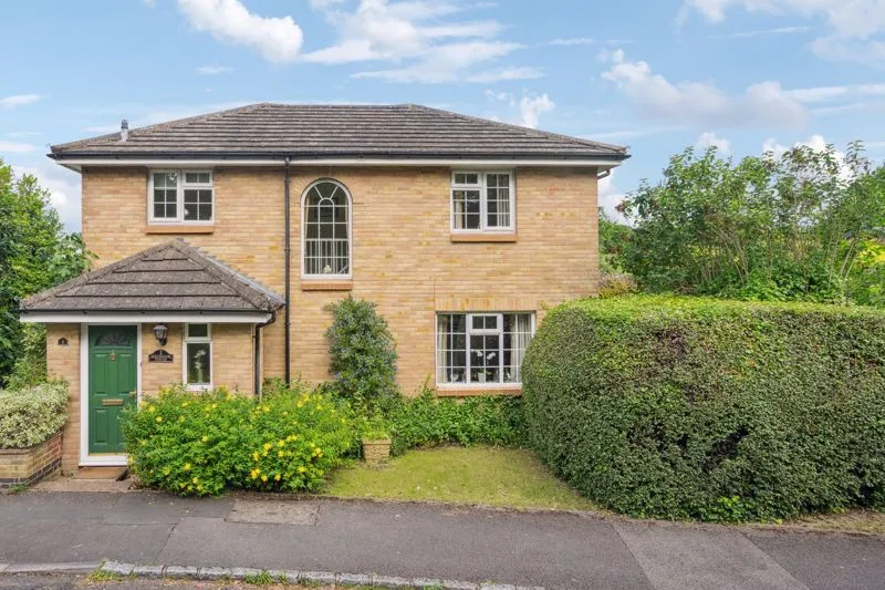 3 bed house for sale — Orchard Drive, Wooburn Green HP10 0QN