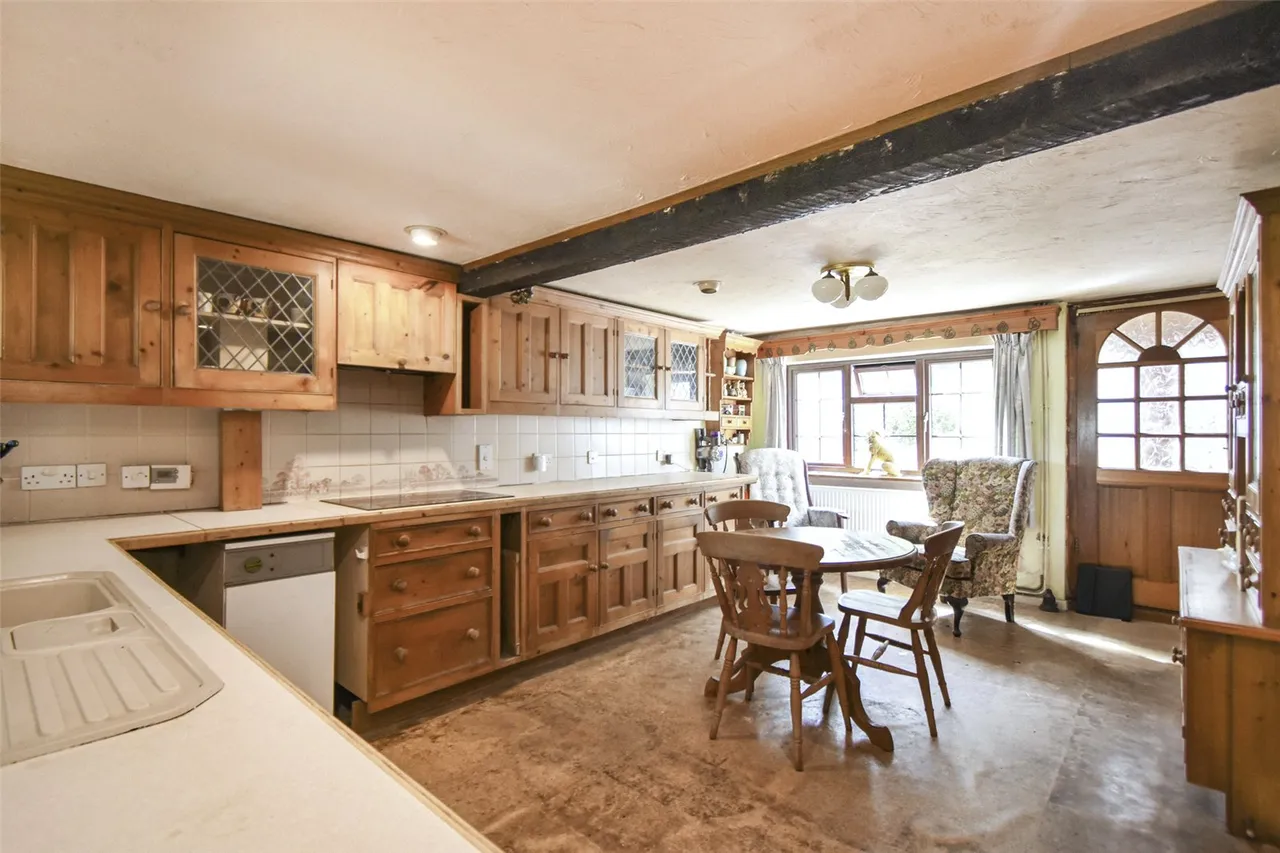 Newnham Road, Newnham, Hook, Hampshire, RG27 9AE, photo 4