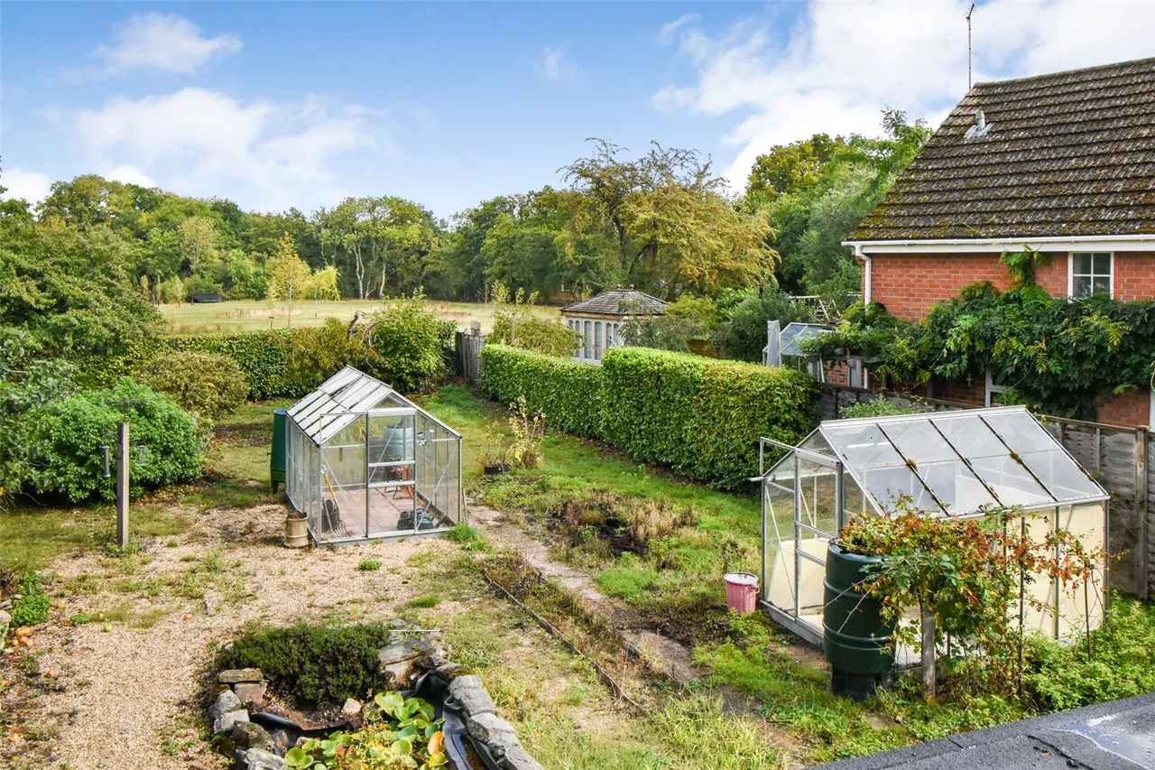 Newnham Road, Newnham, Hook, Hampshire, RG27 9AE, photo 7